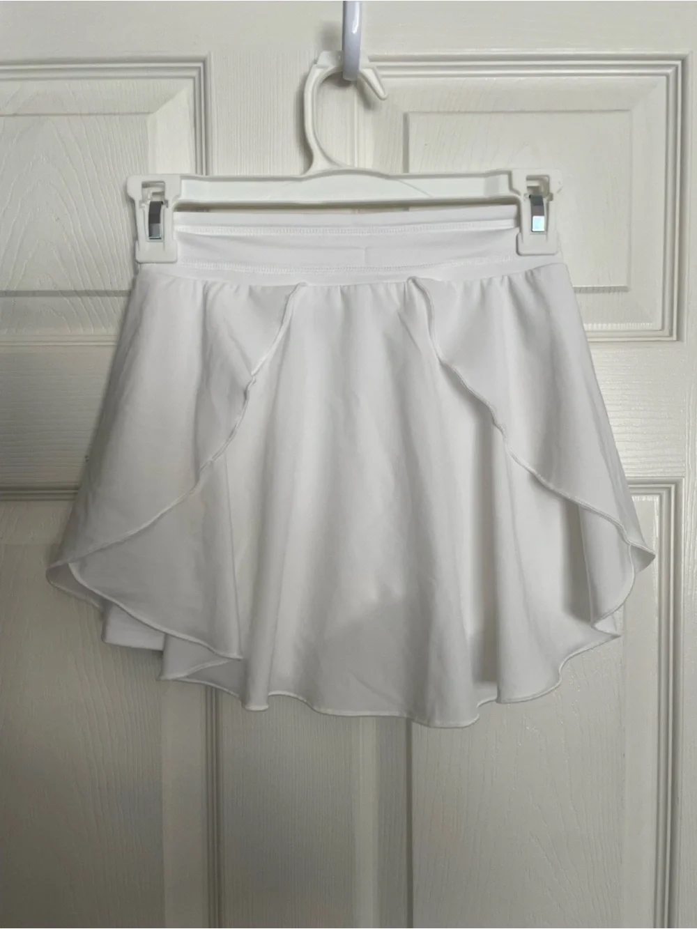 SO Juniors XS White Flowy Tennis Skirt with Drawstring Waist